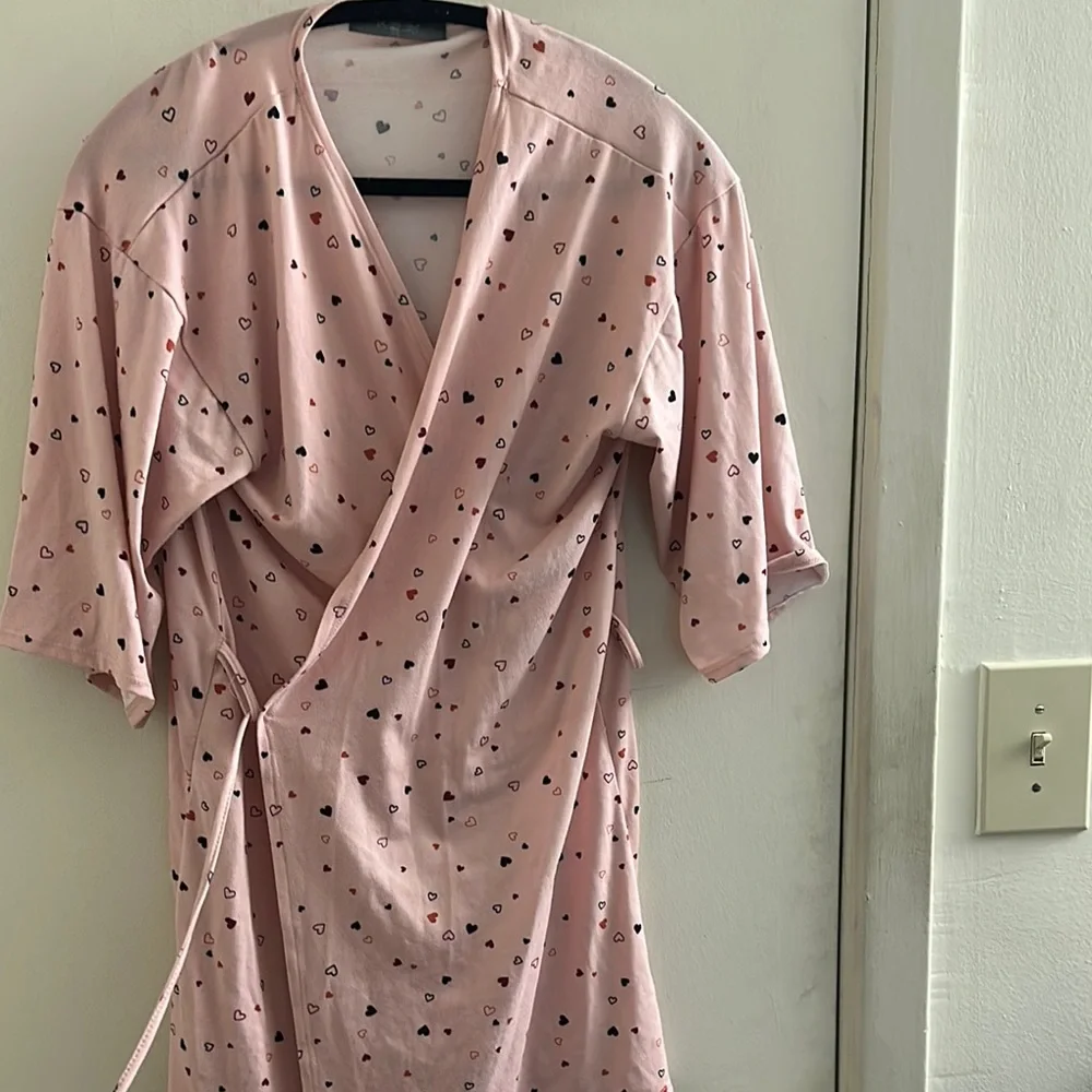 Chic Pink Patterned Women's Robe Set - Picture 2 of 3